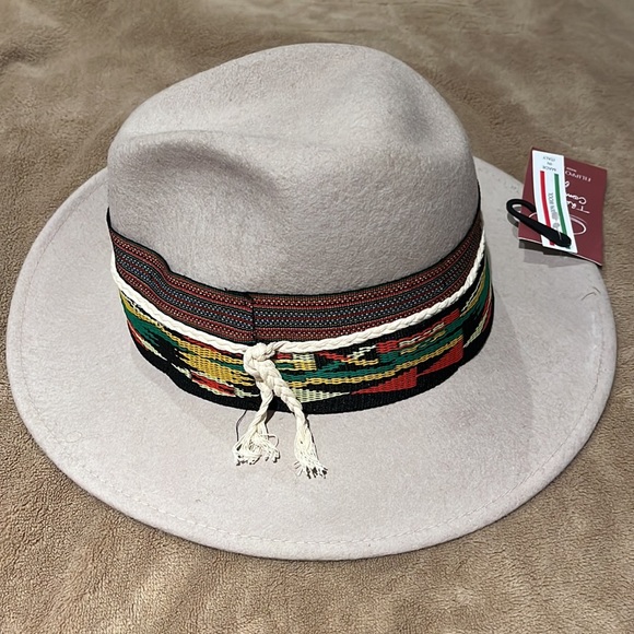 Italian brand new Hat, 100% made of wool - Picture 2 of 10